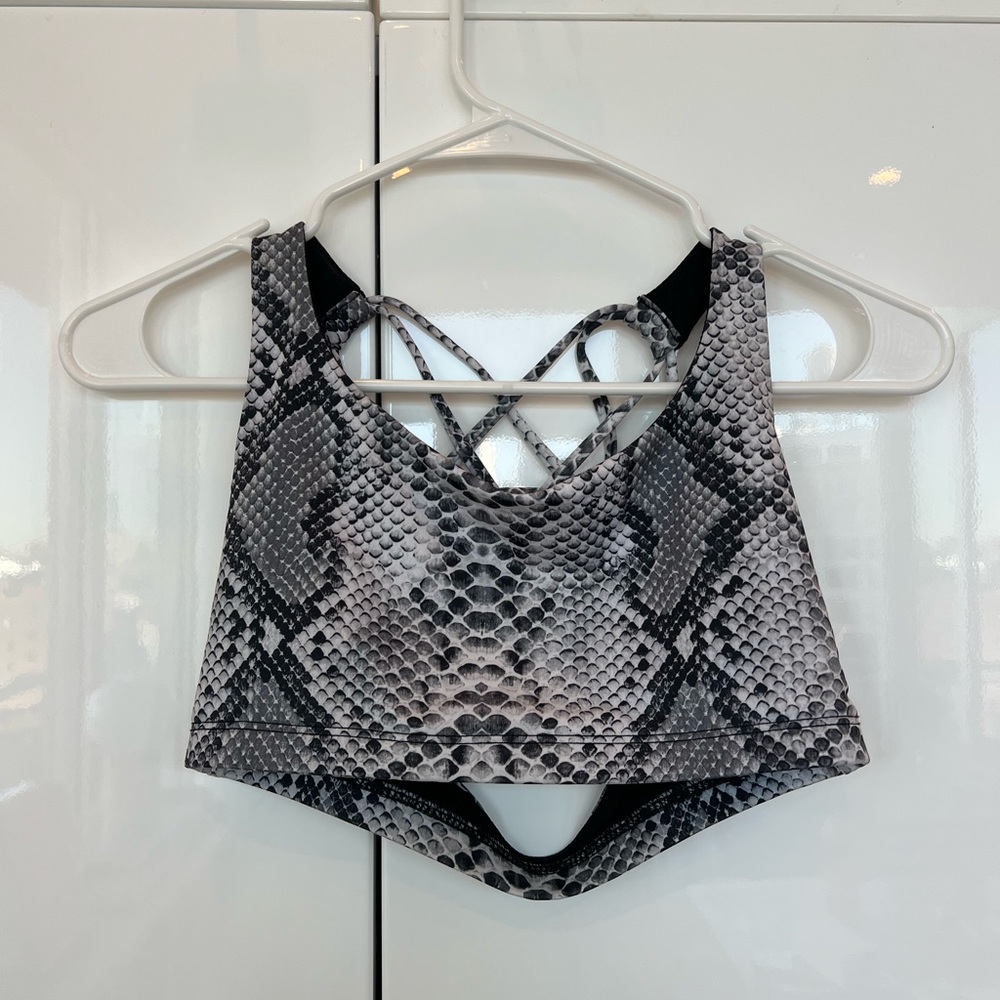 Onzie Chic Bra in Snakeprint - size M/L